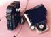Der Stereobelt. Laut Patentschrift eine ”Batteriebetriebene, elektroakustische miniaturisierte Anordnung für die hochwertige stereophone Wiedergabe von Hörereignissen“ und eine ”Elektroakustische Anlage für die hochwertige Wiedergabe von Hörereignissen“.