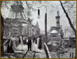 Der ”Fahrsteig“ auf der Pariser Weltausstellung 1900. Die rechte Plattform war immobil und die beiden linken Plattformen wurden mit unterschiedlichen Geschwindigkeiten bewegt.